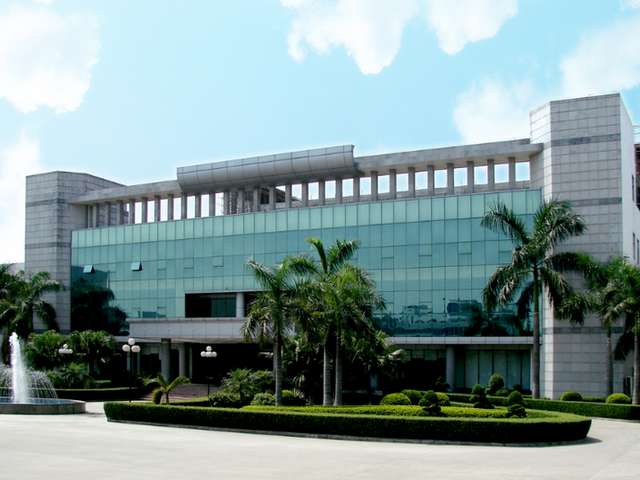 伊拉苏红葡萄酒酒庄